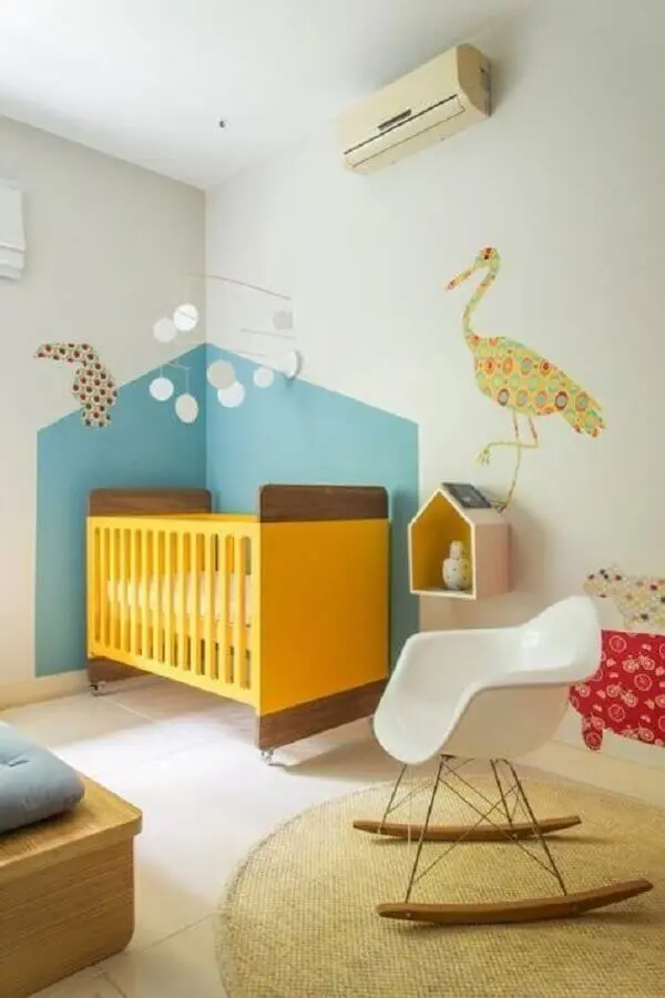 adesivos para quarto de bebê com berço amarelo Foto Isa Dantas - Fotógrafa
