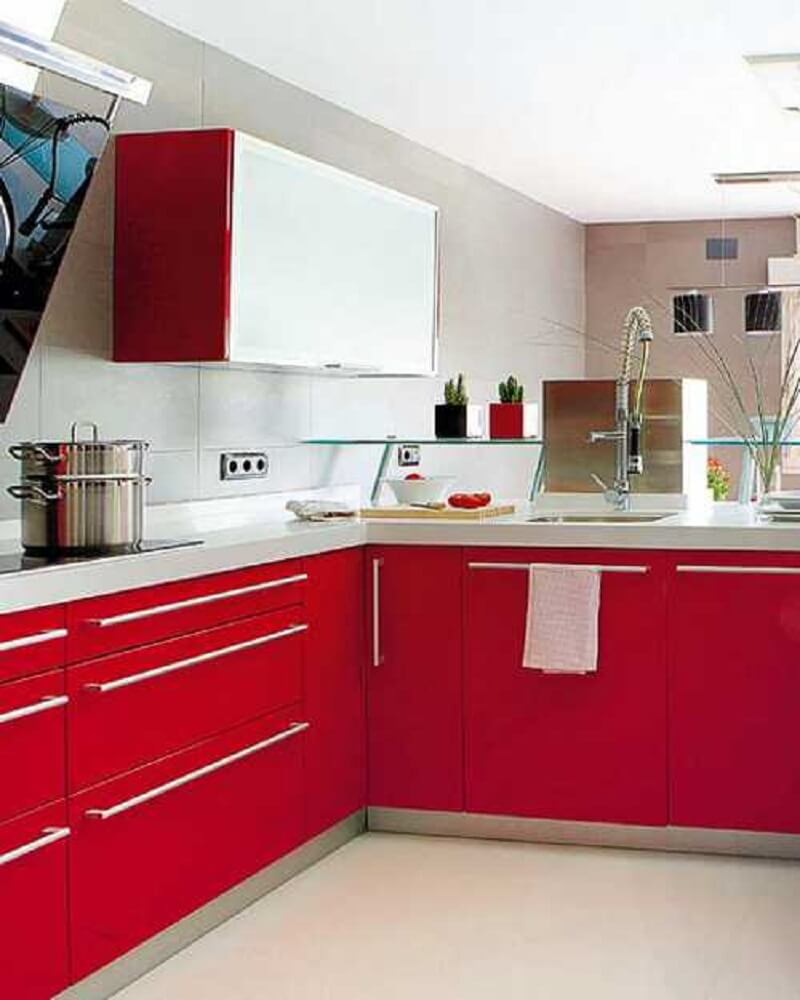 Cozinha vermelha simples