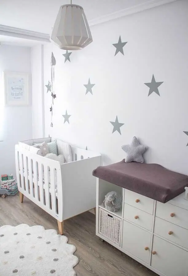 decoração clean com adesivos para quarto de bebê todo branco Foto Why Santa Claus