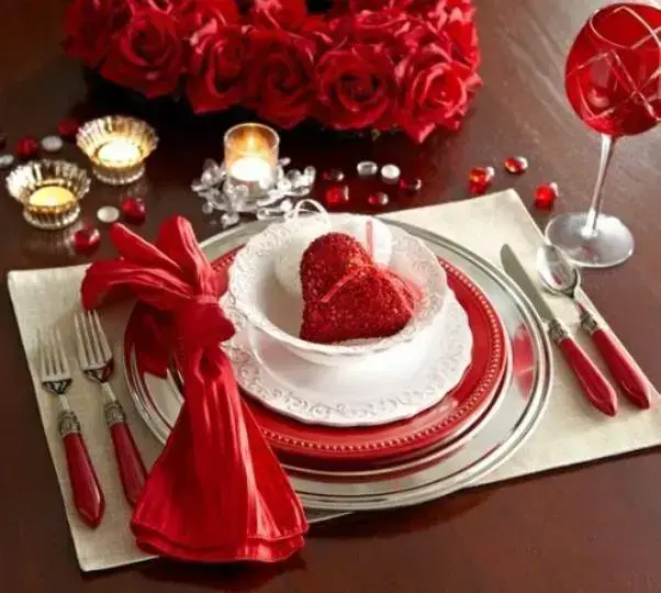 Prepare uma mesa de jantar especial para seu amor