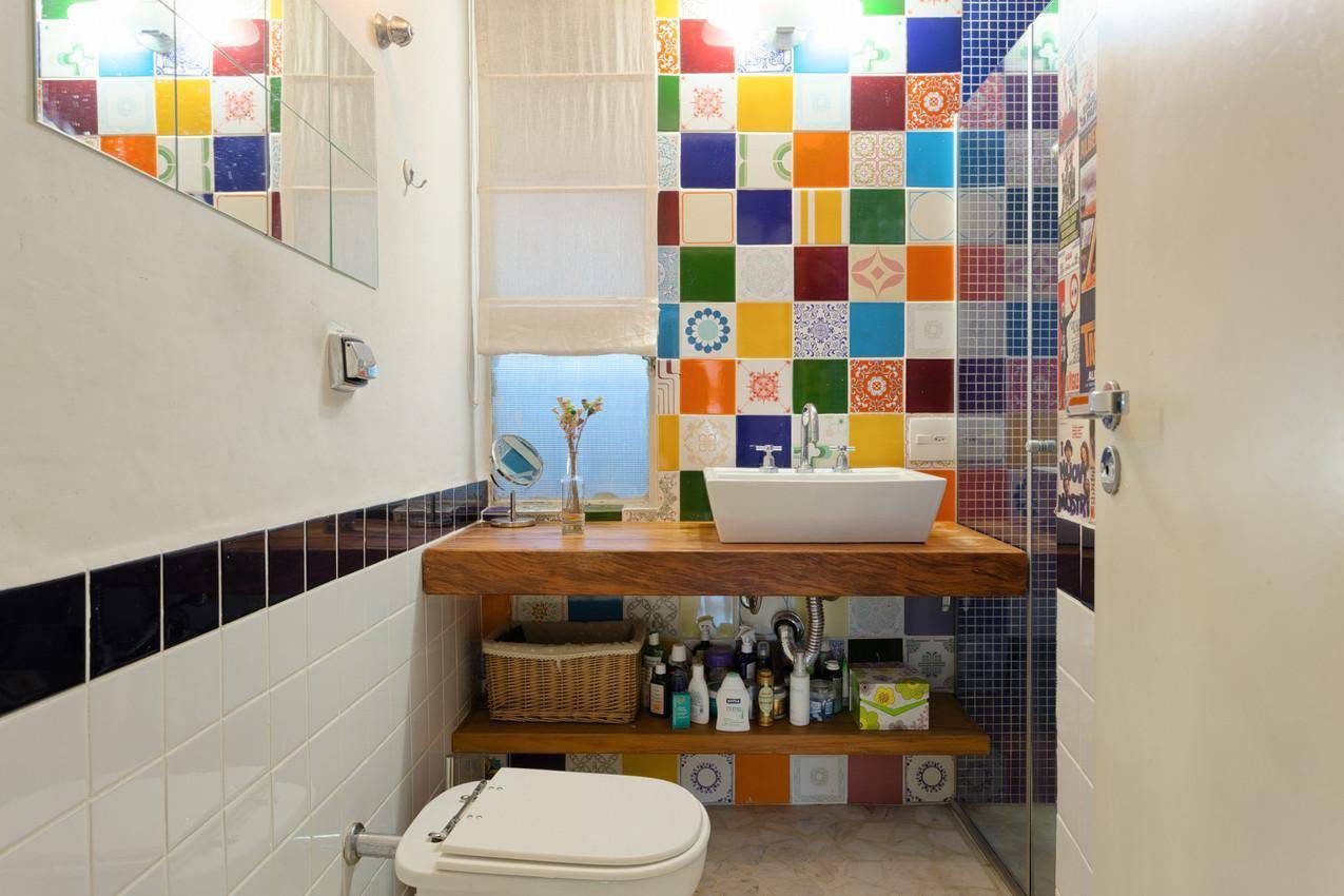 torneiras para banheiro da deca ambiente colorido