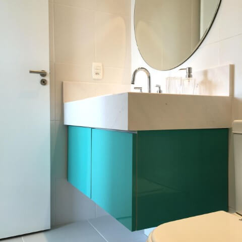 Lavabo com espelho para banheiro redondo Projeto de Stephanie Esposito