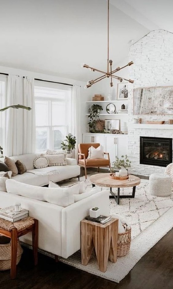 Sala de estar na decoração escandinava com sofá bege