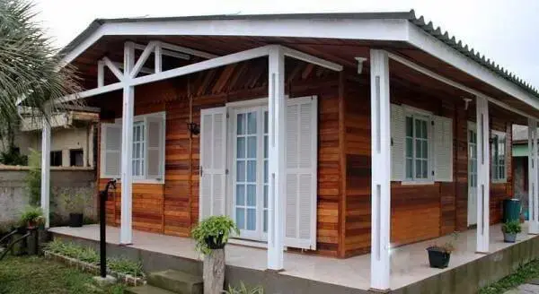 casas pré moldadas madeira com varanda