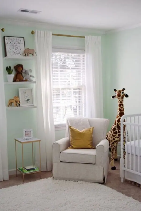 decoração de quarto de bebê com poltrona de amamentação confortável Foto Pinterest