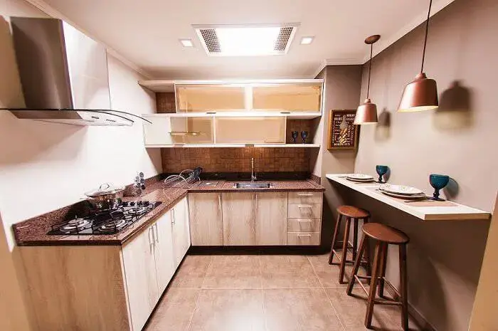 Cozinhas Planejadas para Apartamentos Pequenos com balcão de refeicao
