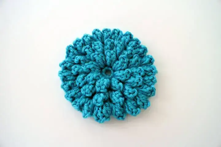 Flor de crochê azul