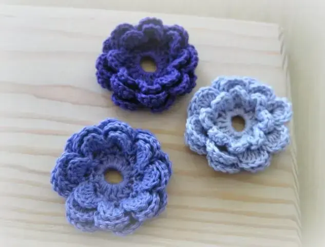 Flor de crochê azul