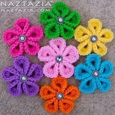 Flor de crochê coloridas