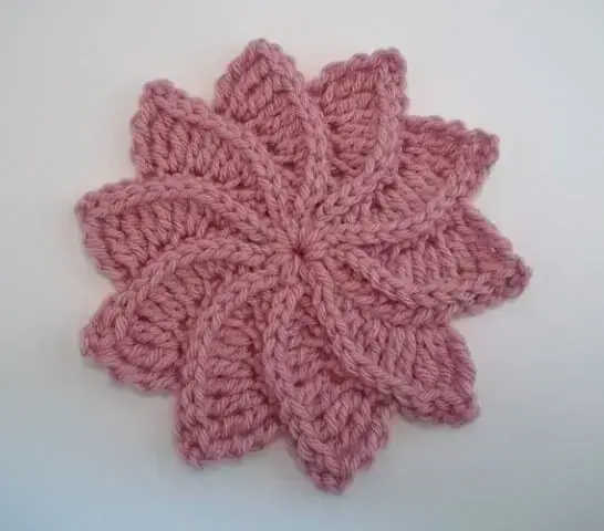 Flor de crochê cor-de-rosa
