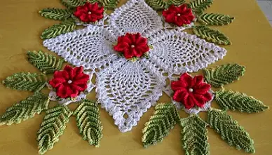 Flor de crochê em peça central