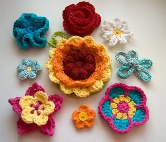 Flores de crochê de modelos diversos