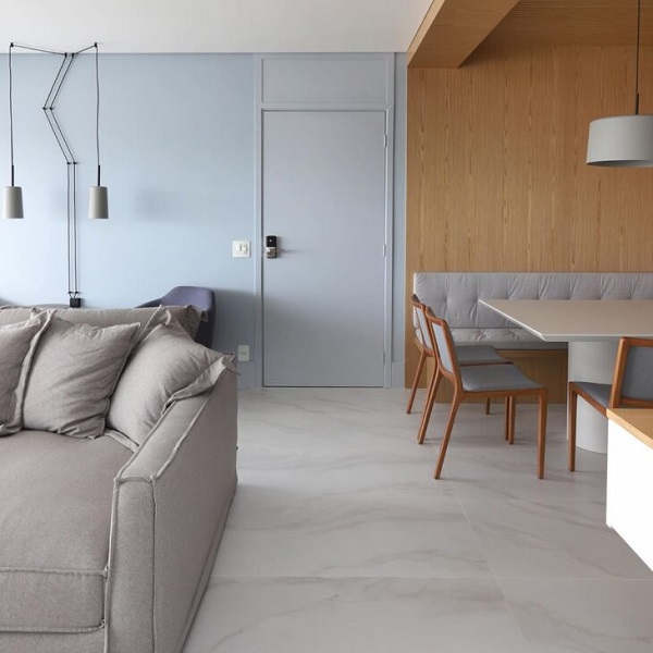 Porta de madeira azul para sala de estar moderna