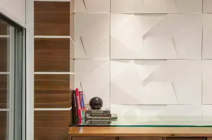 Revestimento de parede 3D com textura geométrica Projeto de Raduan Arquitetura