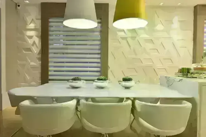 Revestimento de parede 3D geométrico na sala de jantar Projeto de Casa Cor 2016
