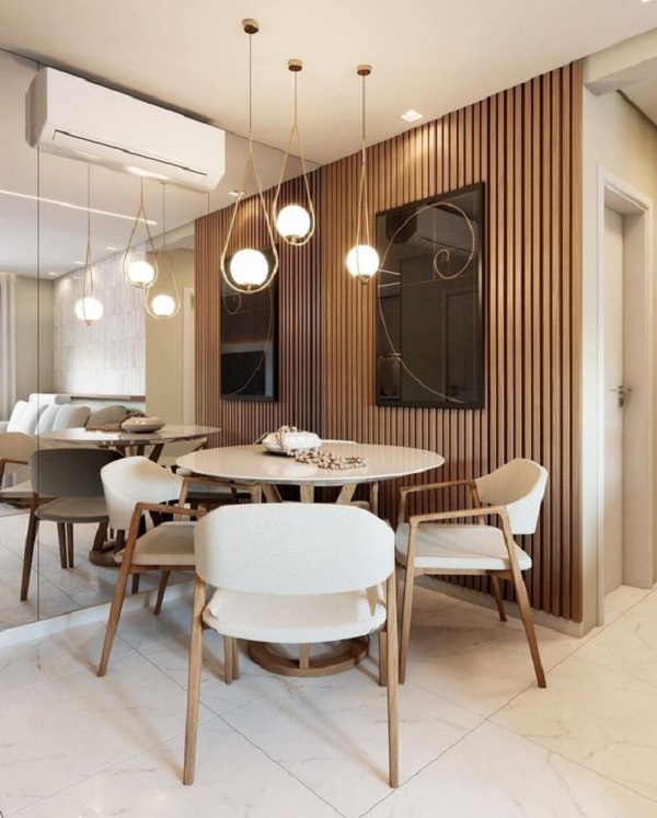 Sala de jantar moderna com porta de madeira