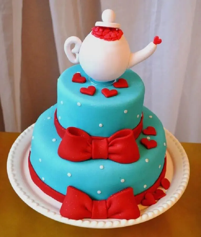 bolo de chá de panela azul e vermelho Foto The Holk