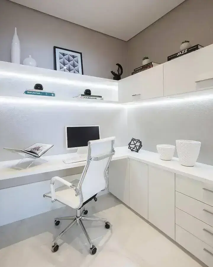 decoração com móveis para escritório todo branco Foto Monise Rosa Arquitetura