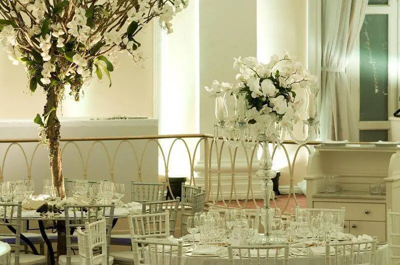 decoração de casamento arranjo de mesa branco leo shehtman
