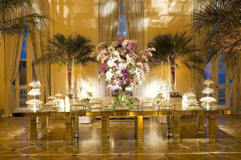decoração de casamento arranjo de mesa dourada Léo Shehtman