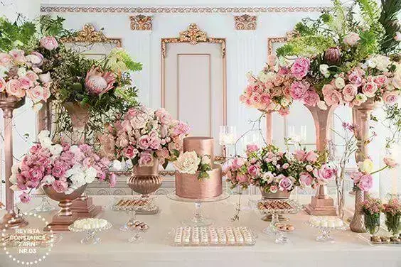 decoração de casamento mesa do bolo divulgaçao La Vie en Rose