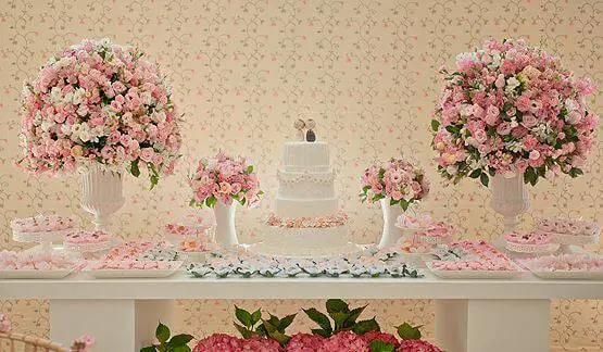 decoração de casamento mesa do bolo rosa