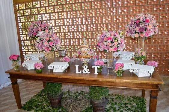decoração de casamento mesa do bolo rustica