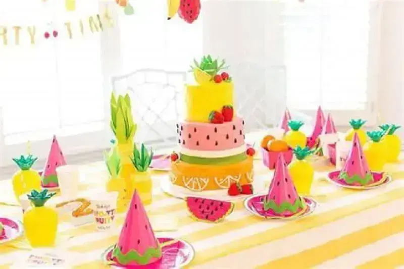 decoração de festa infantil com tema frutas Foto Metropoles