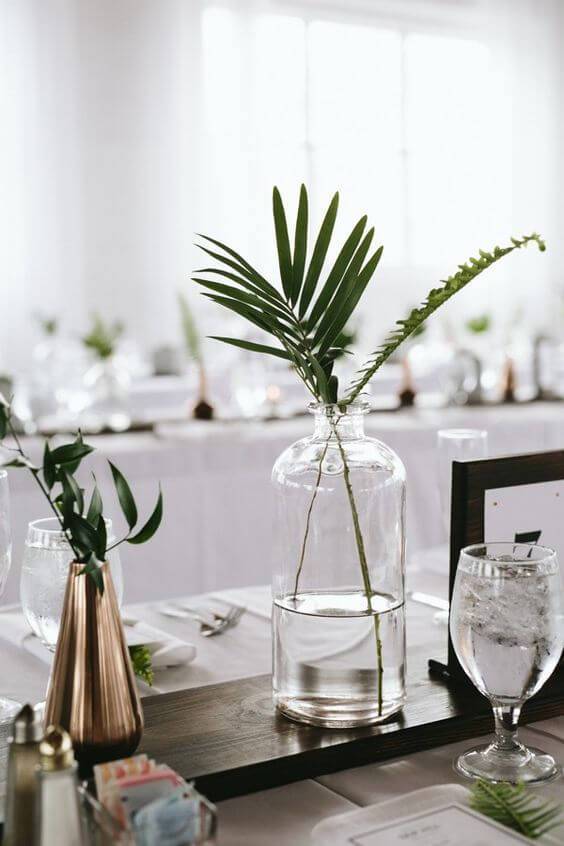 enfeites de mesa vidro e metal com folhas