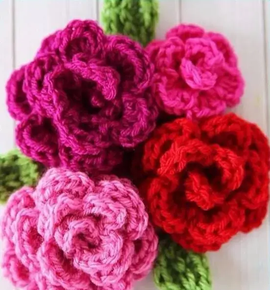 flores de croche tons de rosa lã-min
