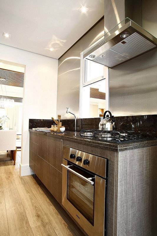 gabinete de cozinha cinza forno embutido by arquitetura 1051