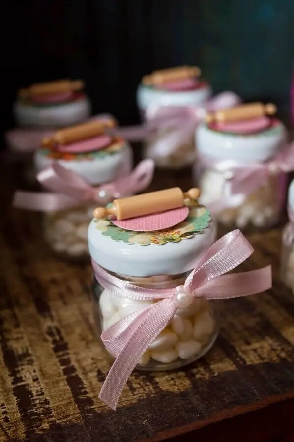 lembrancinhas de chá de cozinha em potinhos de vidro com tampa decorada Foto Doce Eve Ateliê