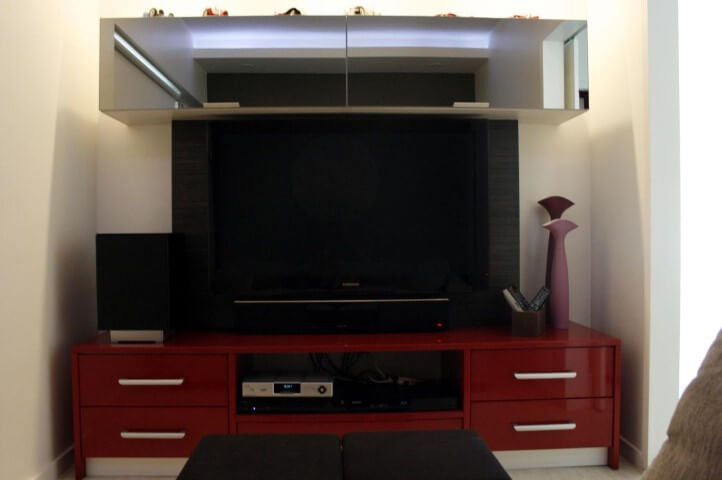 Rack para sala baixo vermelho para TV