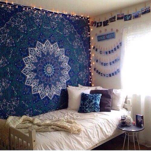 quarto hippie com mandala azul