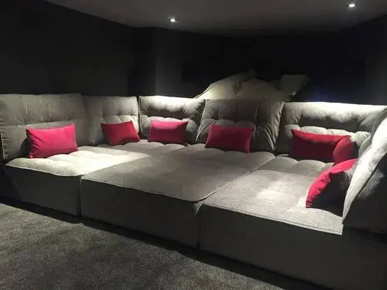 Cinema em casa sofá quadrado com almofadas