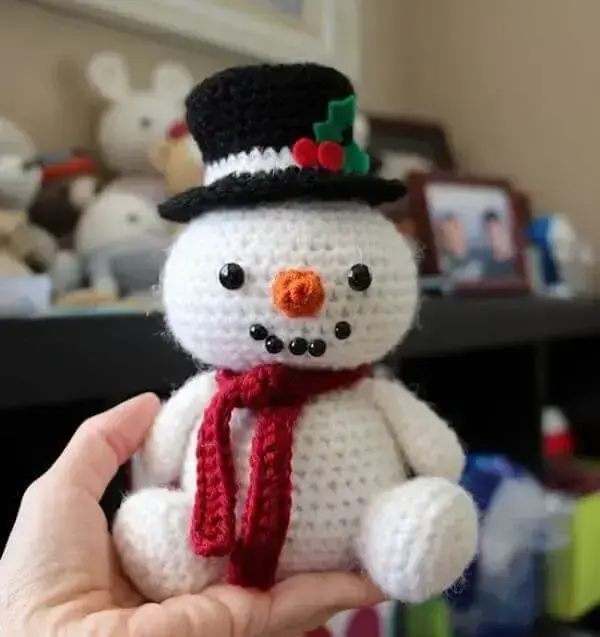 Artesanato de natal boneco de neve de crochê