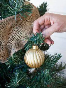 Como Enfeitar Árvore de Natal bolas