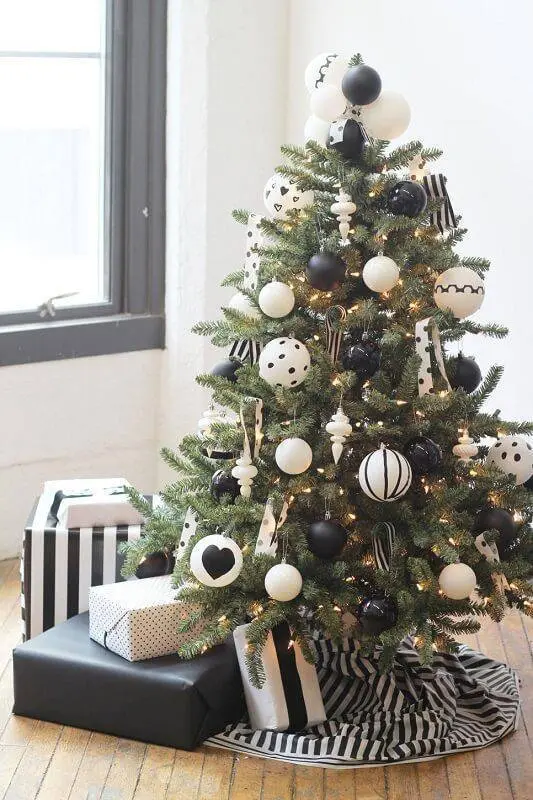 Como Enfeitar Árvore de Natal preto e branco