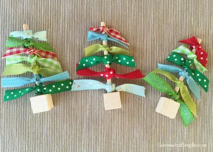 Como Fazer Laço de Natal arvore Easy-Ribbon-Christmas-Trees