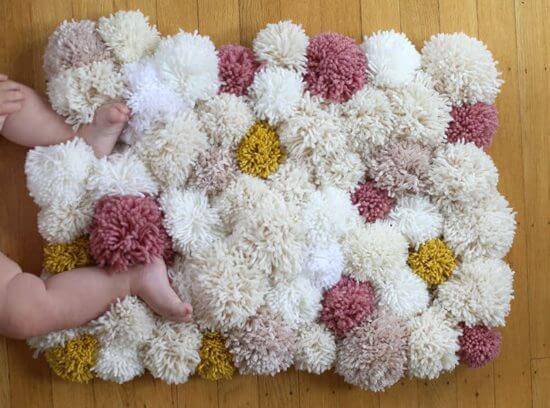 como fazer tapete de pompom bebe