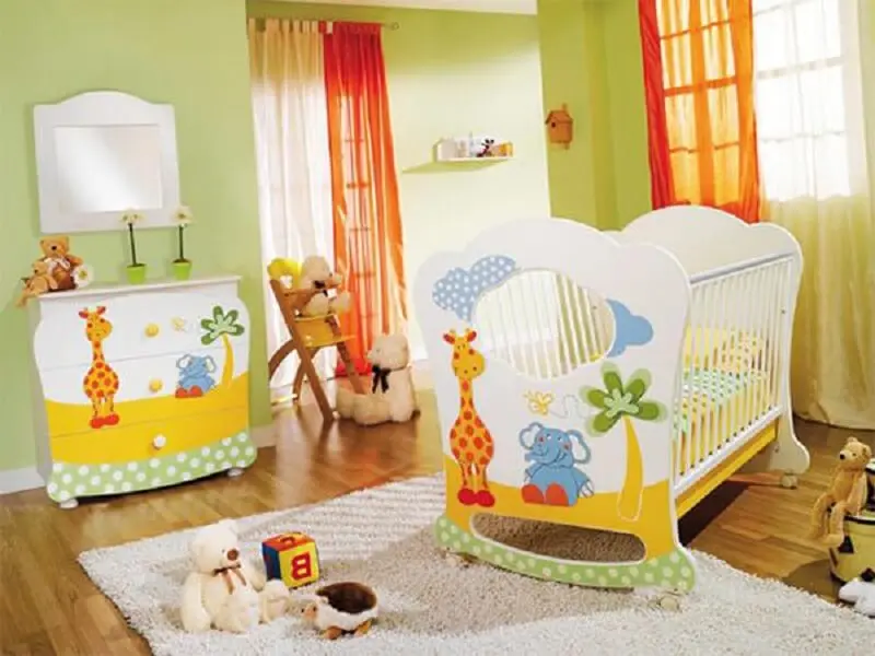 Decoração de quarto de bebê colorido