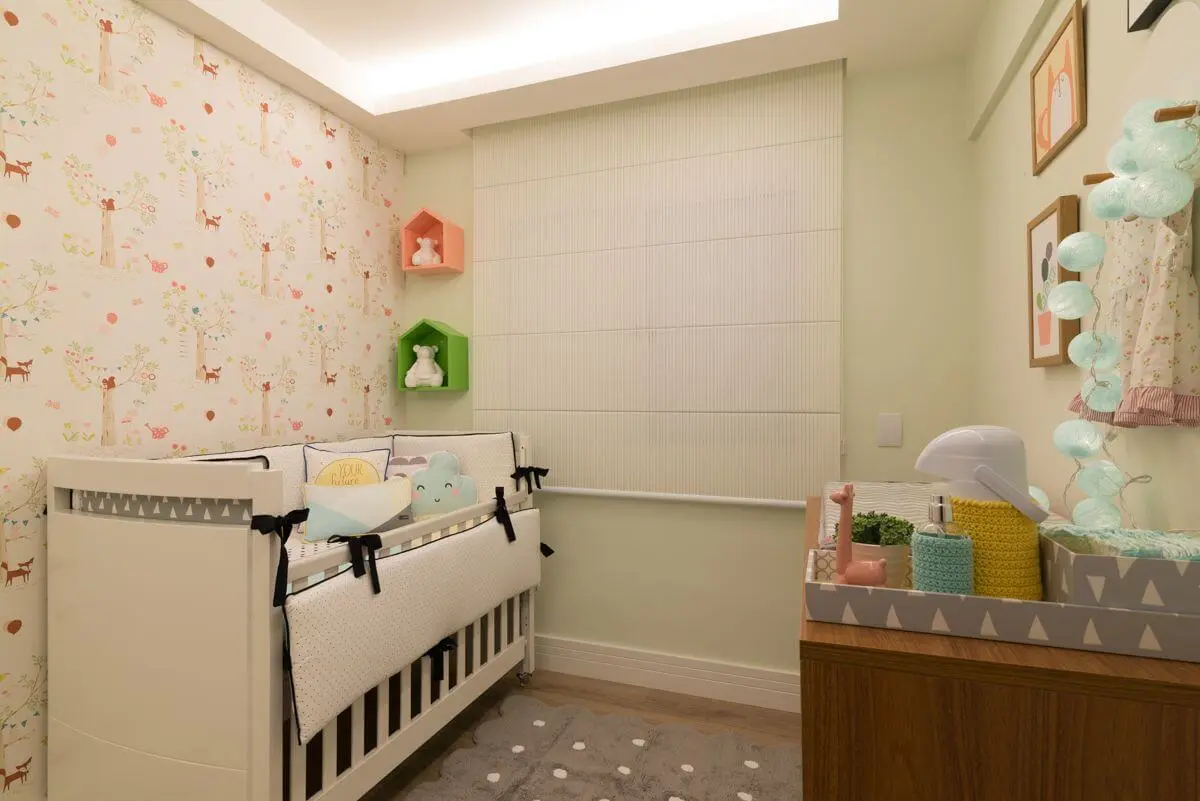 Decoração de quarto de bebê colorido em cores suaves Projeto de Danyela Correa
