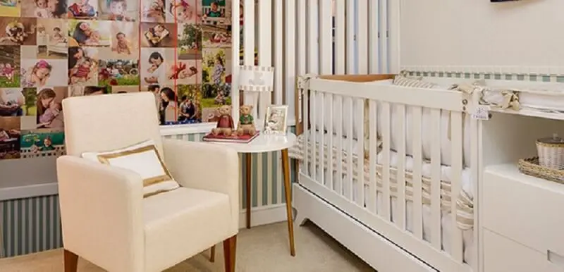 Decoração de quarto de bebê com parede de fotos