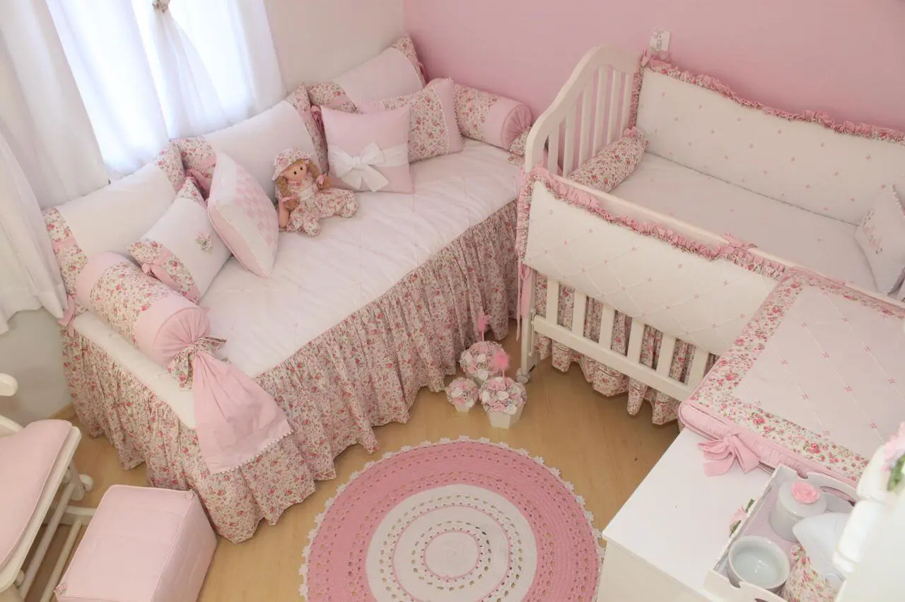 Decoração de quarto de bebê em rosa Projeto de Fernando Deca