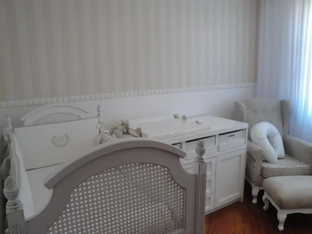 Decoração de quarto de bebê em tons neutros Projeto de Leiza Veiga