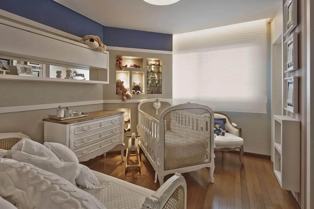 Decoração de quarto de bebê neutra com azul nos detalhes Projeto de Gislene Lopes