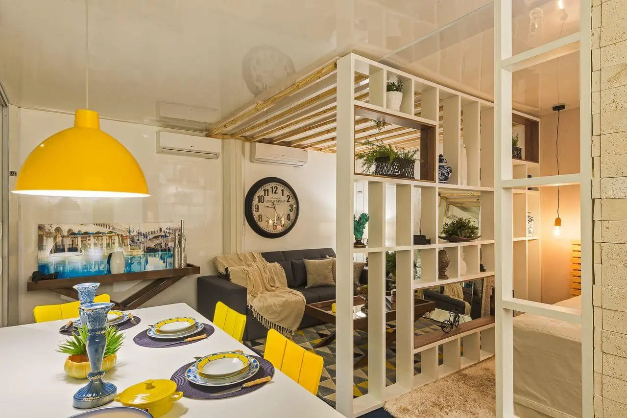 Espaço conjugado com sala de jantar, quarto e sala de estar integradas Projeto de Morar Mais Por Menos Goiânia