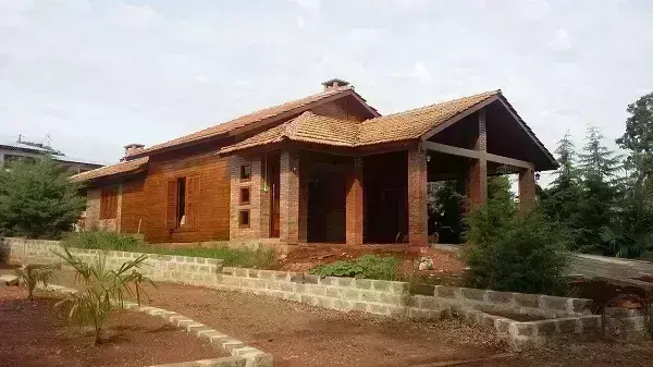 Residência rústica com tipos de telhas de cerâmica