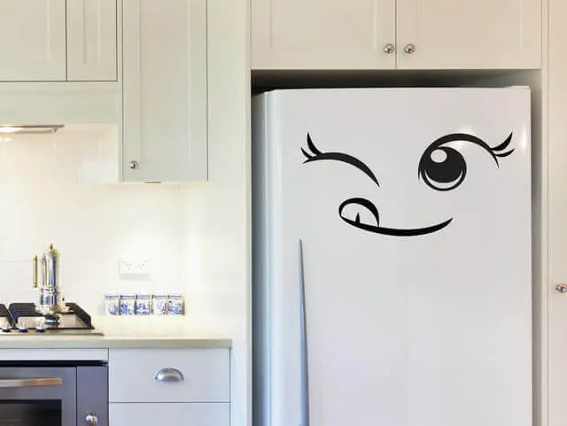Os envelopamento de geladeira com emoji são tendência. Fonte: Pinterest