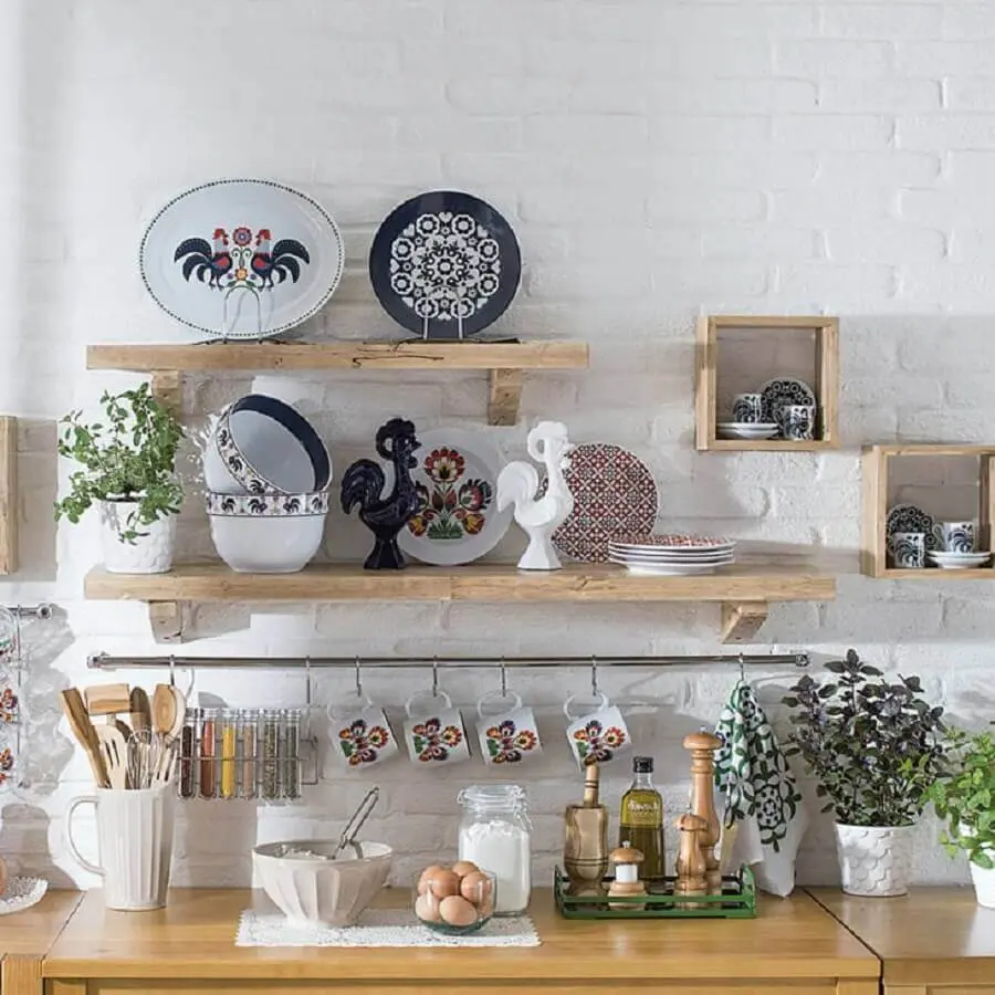 decoração com prateleira rústica para cozinha Foto Pinterest